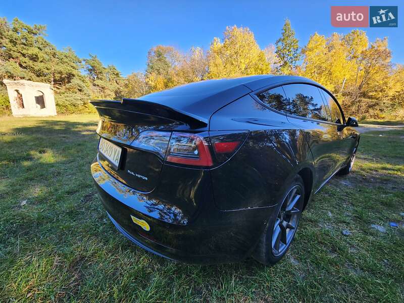 Седан Tesla Model 3 2021 в Кременці