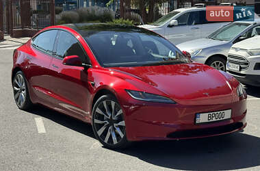 Седан Tesla Model 3 2024 в 