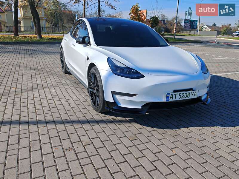 Седан Tesla Model 3 2021 в Коломиї