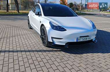 Седан Tesla Model 3 2021 в 