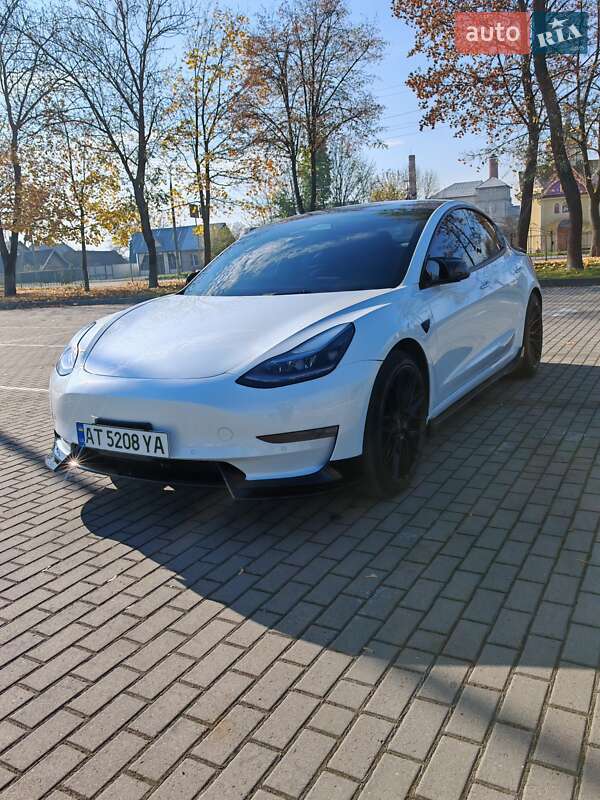 Седан Tesla Model 3 2021 в Коломиї