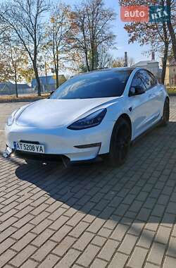 Седан Tesla Model 3 2021 в 