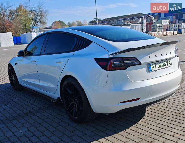 Седан Tesla Model 3 2021 в Коломиї