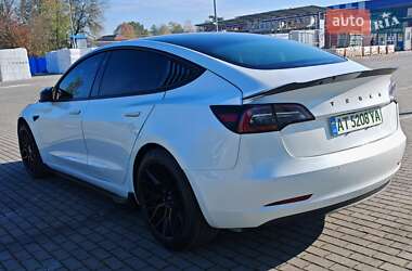 Седан Tesla Model 3 2021 в 