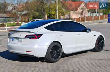 Седан Tesla Model 3 2021 в 