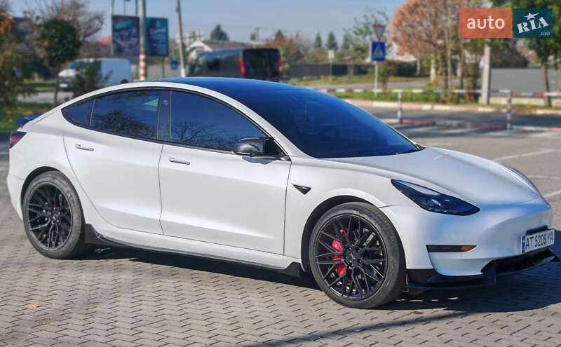 Седан Tesla Model 3 2021 в Коломиї