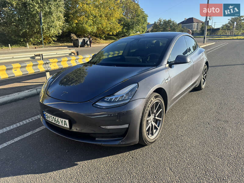 Седан Tesla Model 3 2020 в Одесі