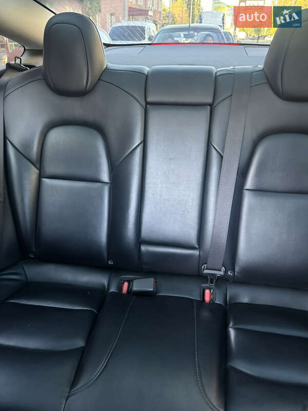 Седан Tesla Model 3 2020 в Одесі