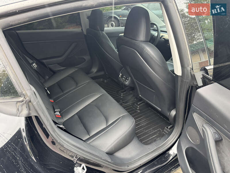 Седан Tesla Model 3 2023 в Черкассах