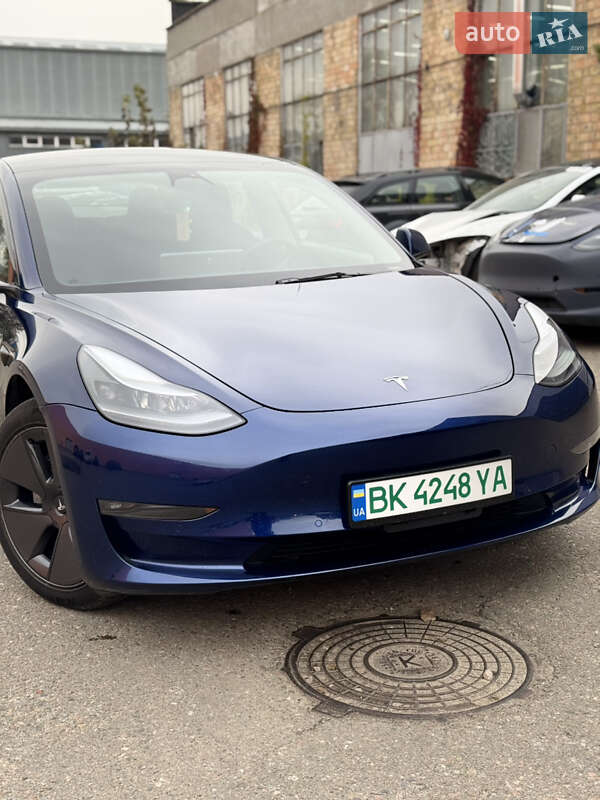 Седан Tesla Model 3 2022 в Киеве