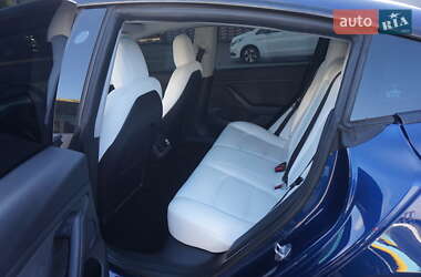 Седан Tesla Model 3 2022 в 