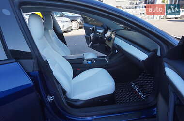 Седан Tesla Model 3 2022 в 