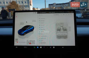 Седан Tesla Model 3 2022 в 
