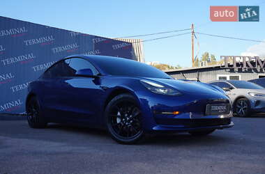 Седан Tesla Model 3 2022 в 