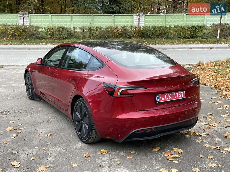 Седан Tesla Model 3 2024 в Новояворовске