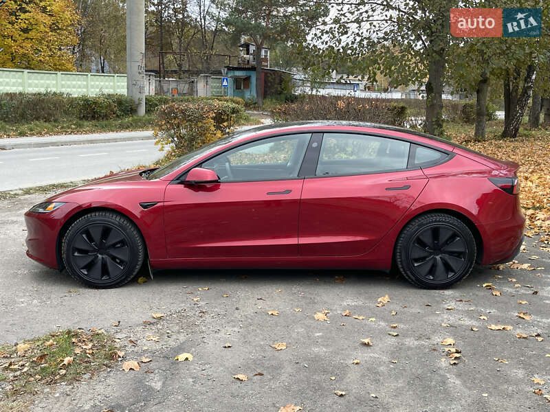 Седан Tesla Model 3 2024 в Новояворовске