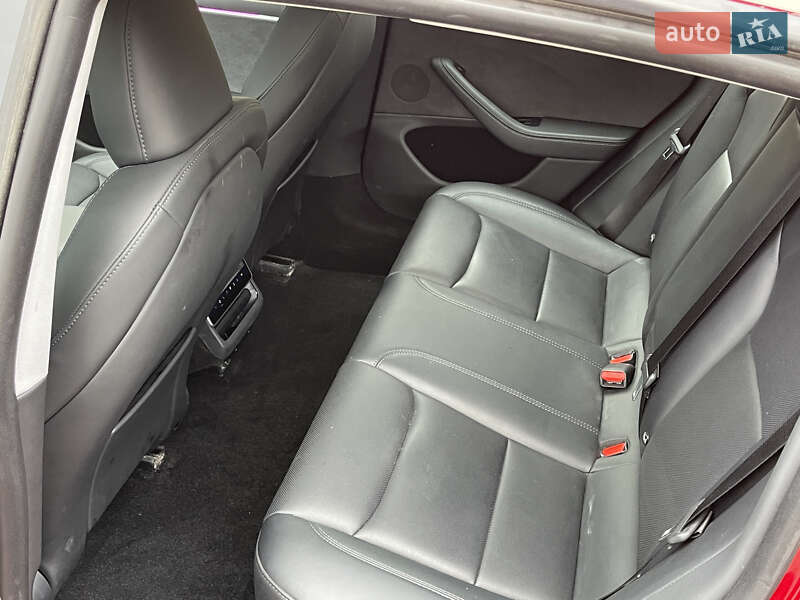 Седан Tesla Model 3 2024 в Новояворовске