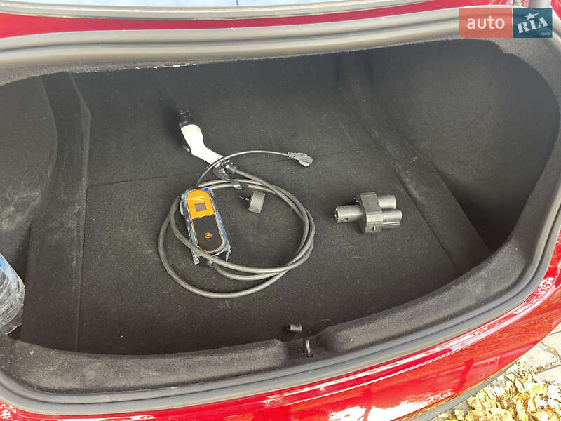 Седан Tesla Model 3 2024 в Новояворовске