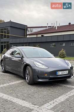 Седан Tesla Model 3 2023 в Пирятині