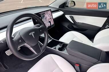 Седан Tesla Model 3 2020 в 
