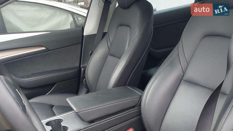 Седан Tesla Model 3 2022 в Черкасах
