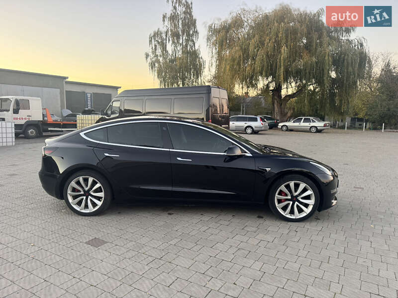 Седан Tesla Model 3 2018 в Володимирі