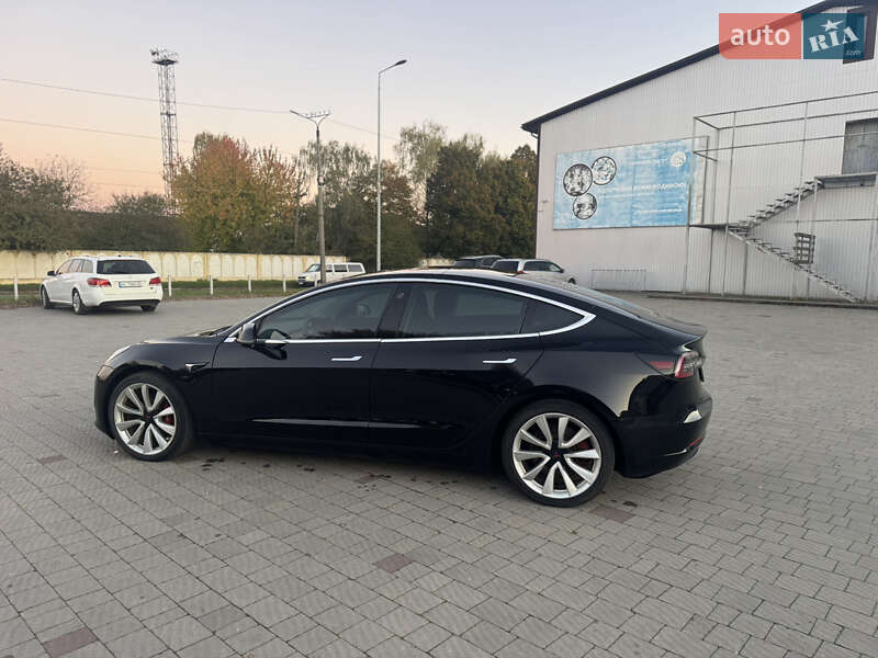 Седан Tesla Model 3 2018 в Володимирі
