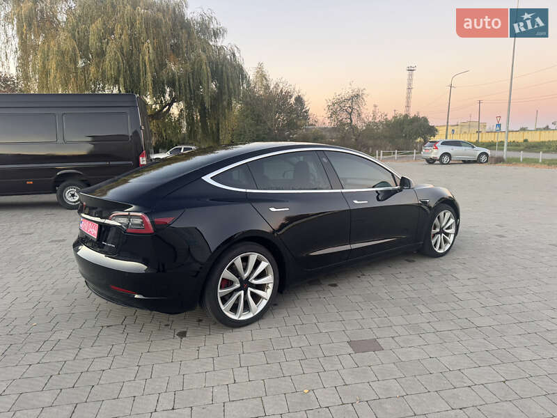 Седан Tesla Model 3 2018 в Володимирі