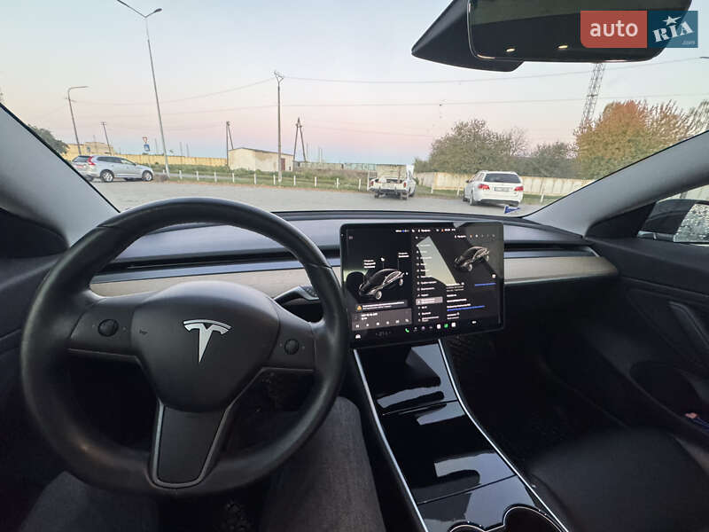 Седан Tesla Model 3 2018 в Володимирі