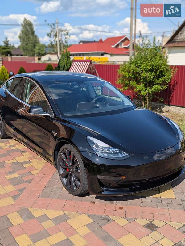 Седан Tesla Model 3 2020 в Березному