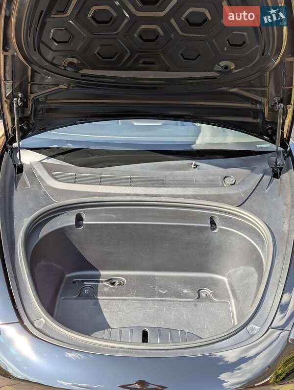 Седан Tesla Model 3 2020 в Березному