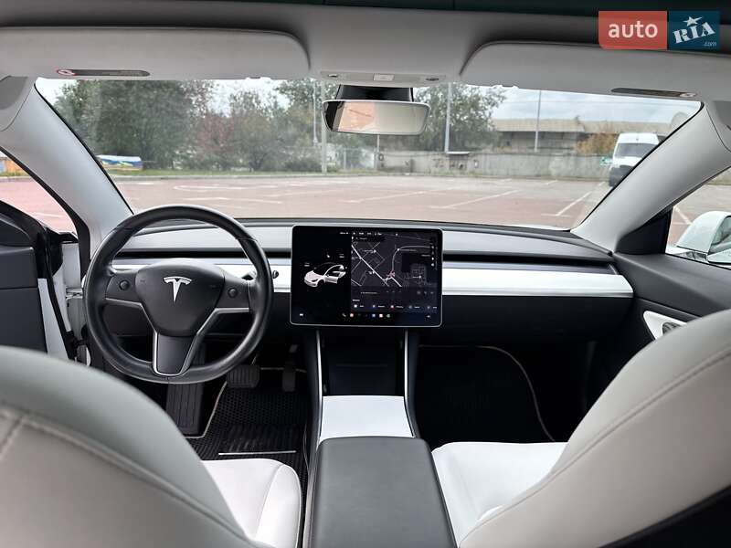 Седан Tesla Model 3 2019 в Киеве