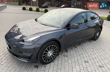 Седан Tesla Model 3 2022 в 