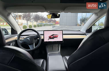 Седан Tesla Model 3 2022 в 