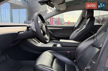 Седан Tesla Model 3 2022 в 