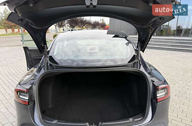 Седан Tesla Model 3 2022 в 