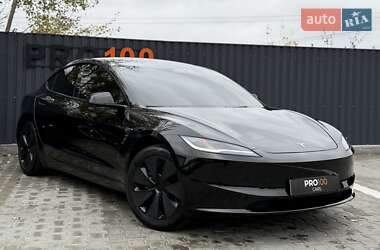 Седан Tesla Model 3 2024 в 