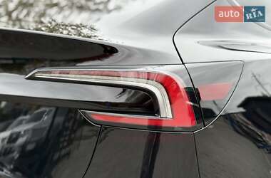 Седан Tesla Model 3 2024 в 