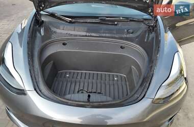 Седан Tesla Model 3 2023 в 