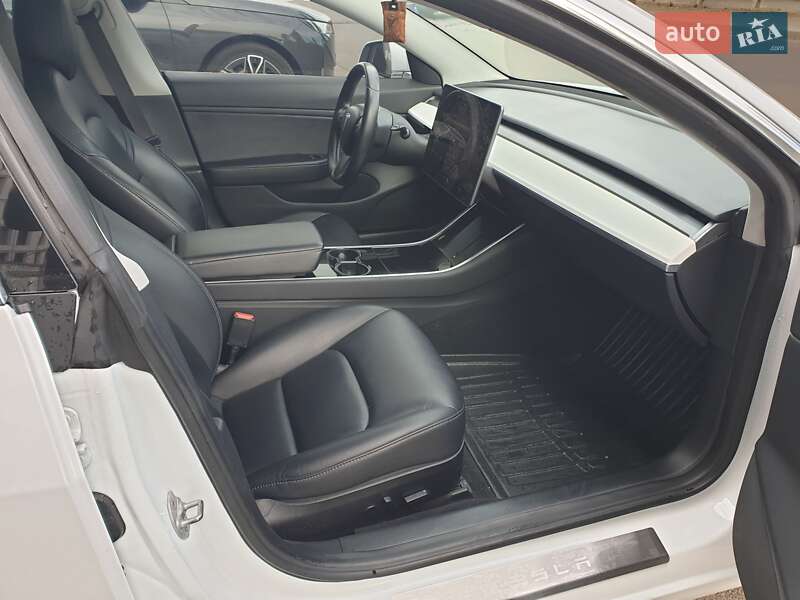 Седан Tesla Model 3 2018 в Киеве фото 5 Седан Tesla Model 3 2018 в Киеве