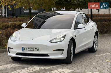 Седан Tesla Model 3 2023 в Івано-Франківську