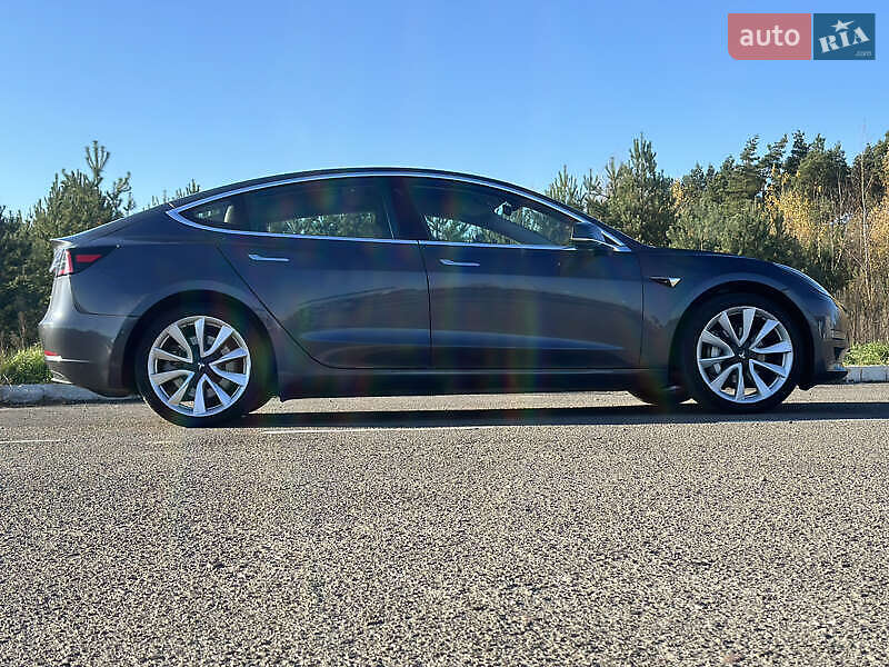 Седан Tesla Model 3 2019 в Киеве