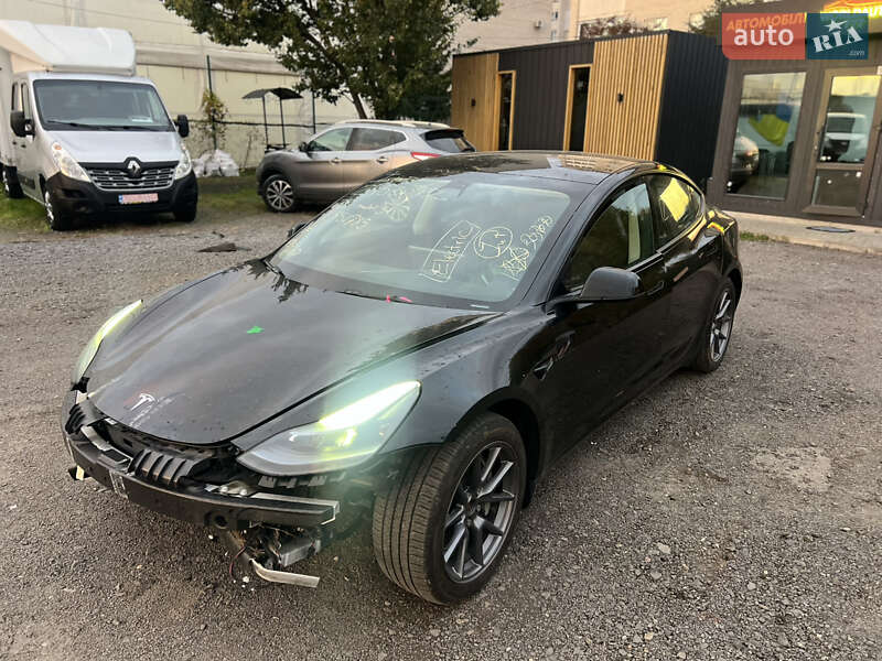 Седан Tesla Model 3 2023 в Луцке