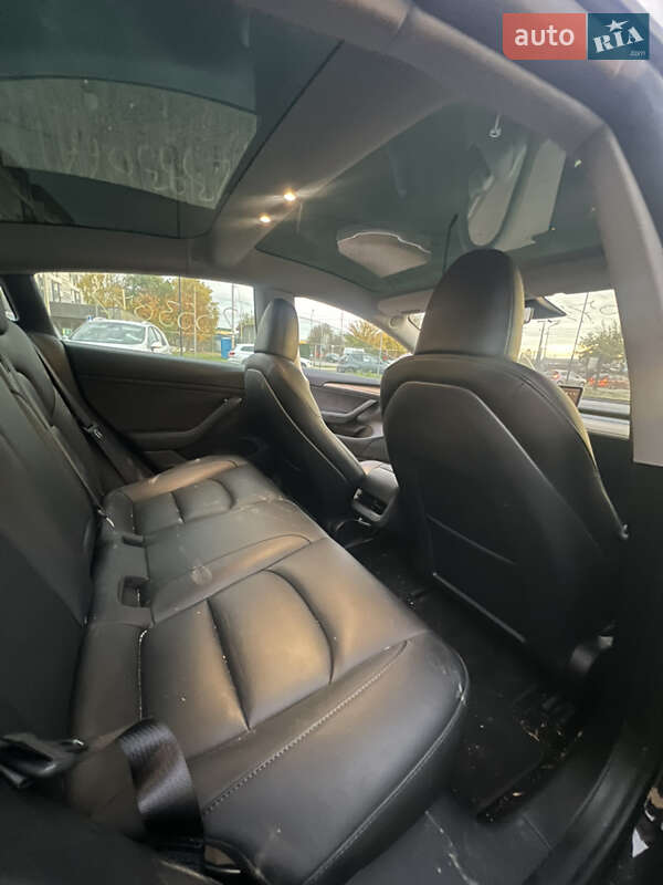 Седан Tesla Model 3 2023 в Луцке