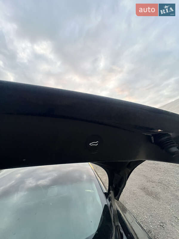 Седан Tesla Model 3 2023 в Луцке