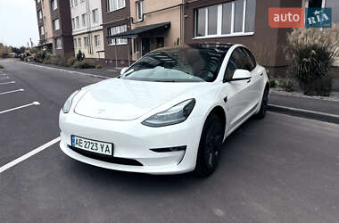 Седан Tesla Model 3 2021 в 