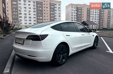 Седан Tesla Model 3 2021 в 