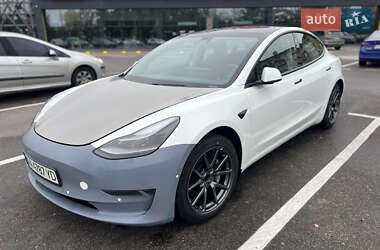 Седан Tesla Model 3 2021 в Киеве