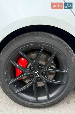 Седан Tesla Model 3 2021 в 