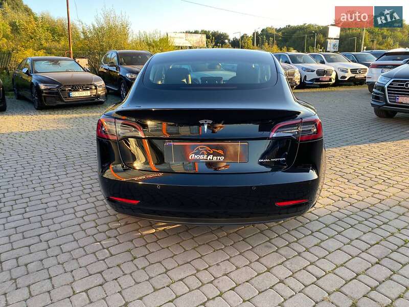 Седан Tesla Model 3 2022 в Львові